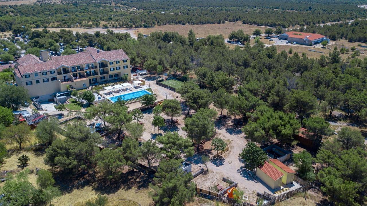 Hotel Camping Vrata Krke Lozovac Esterno foto